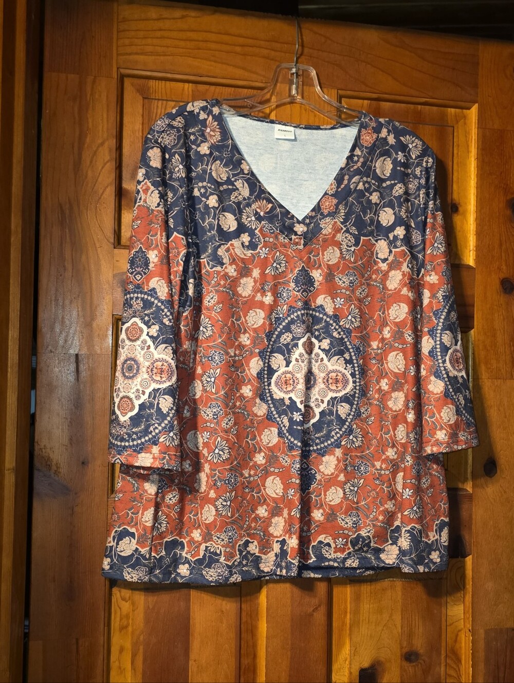 Xieerduo Lg V-Neck Floral Medallion Tunic Top - Rust & Navy